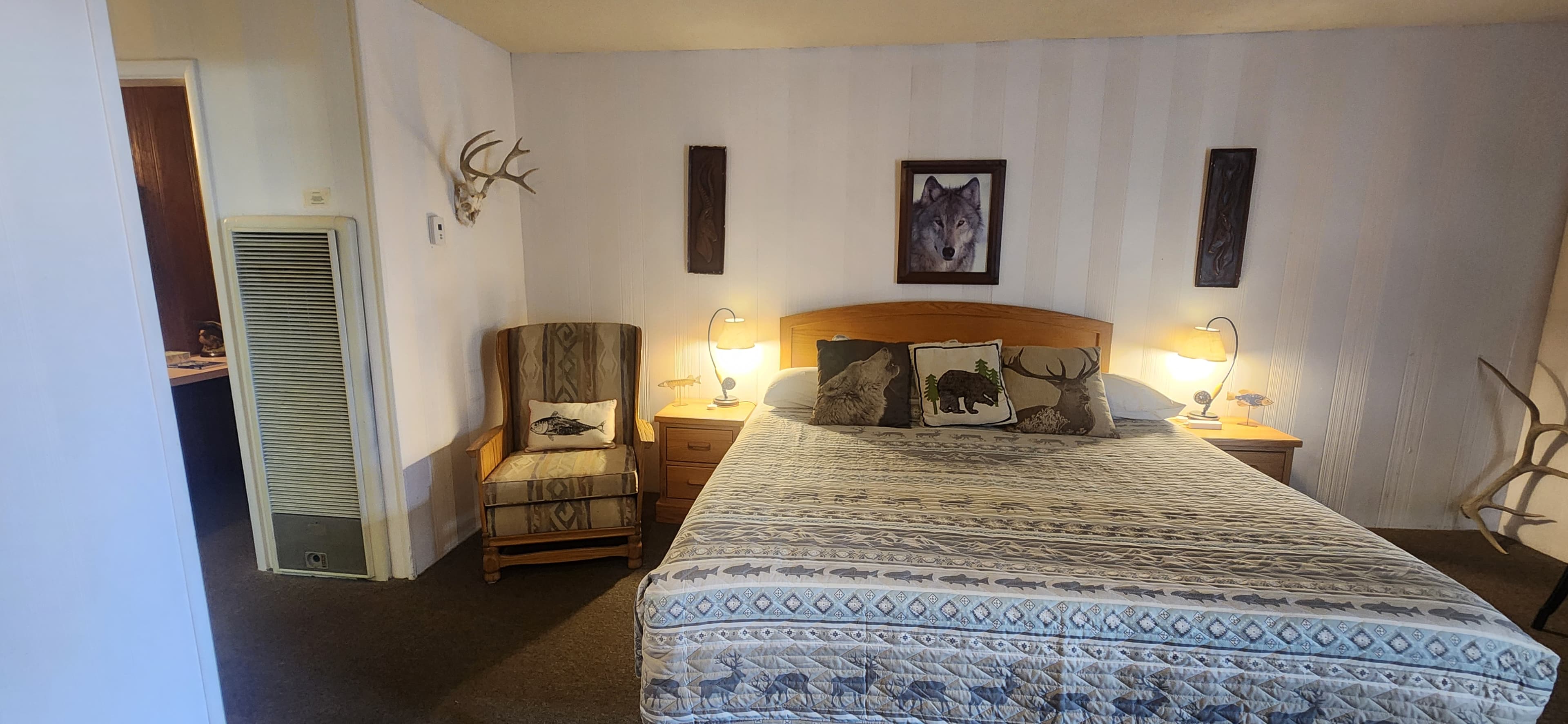 chair and king bed