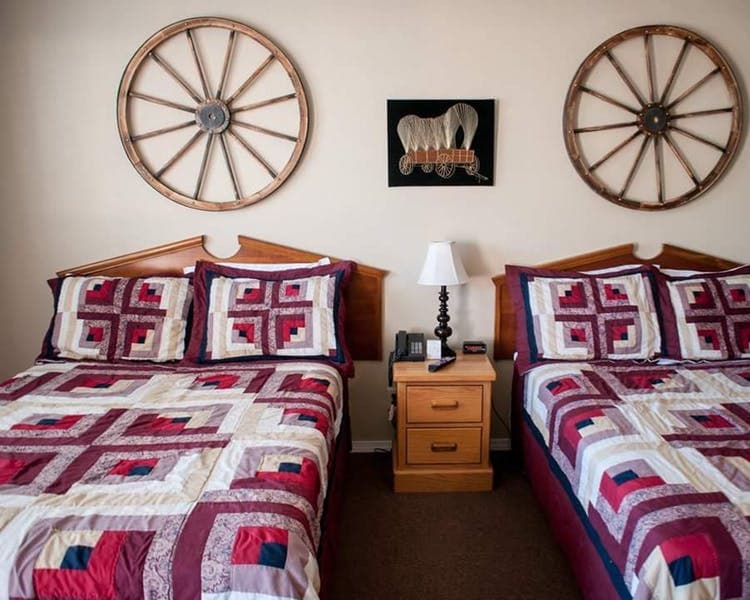 2 queen beds Room 1