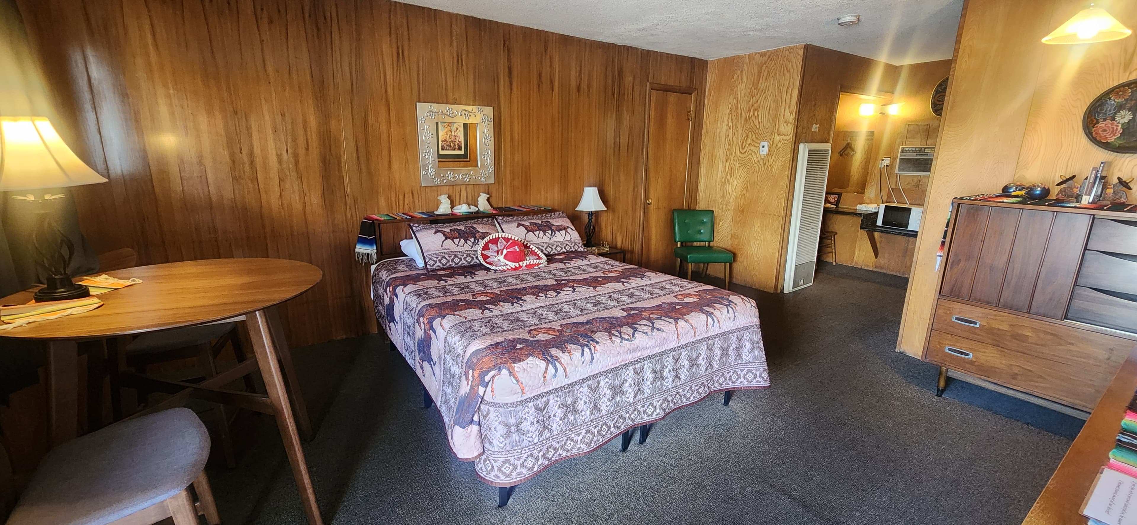 queen bed room 14