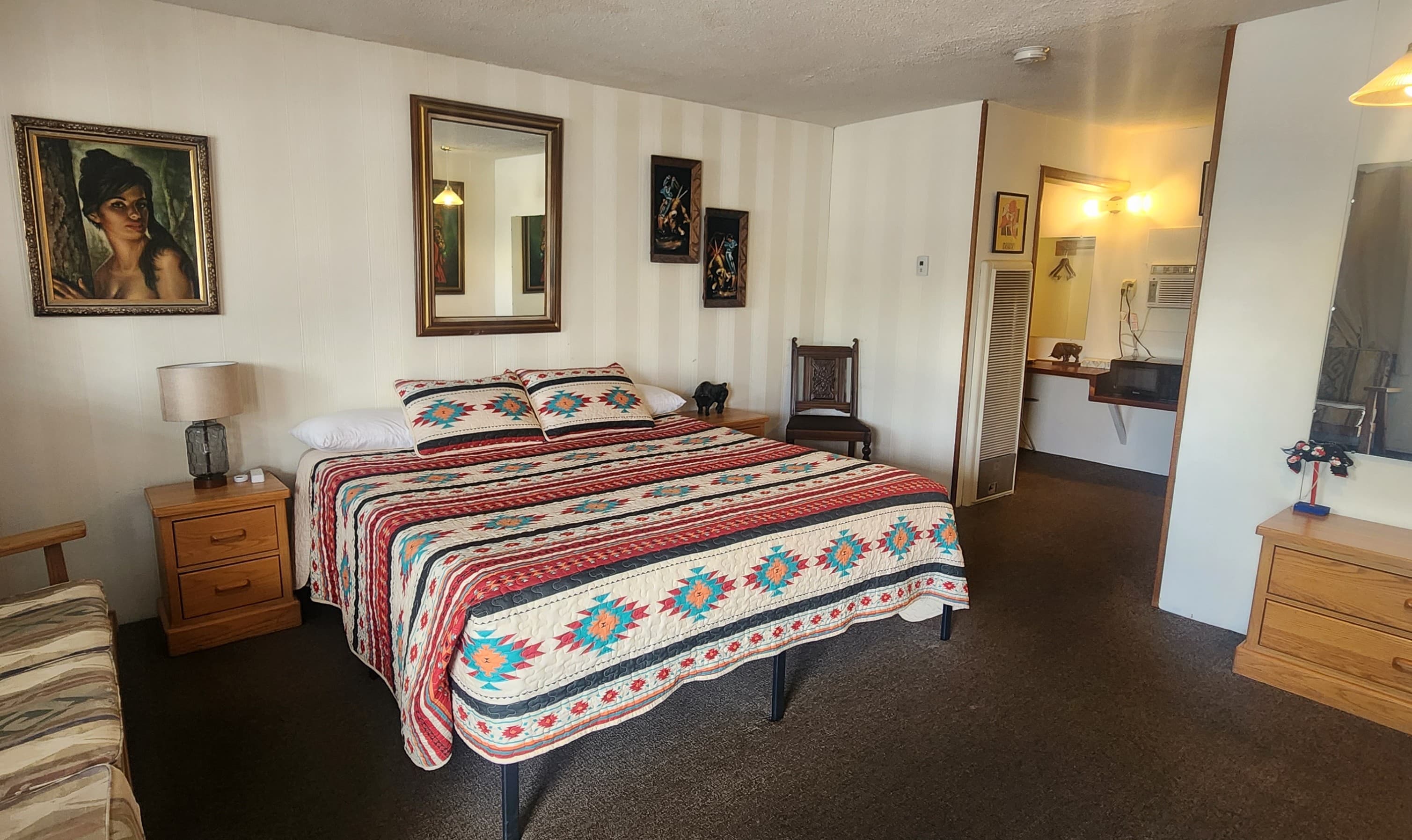 king bed The Matador room