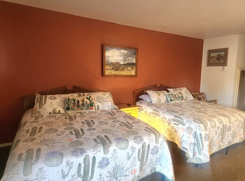 two queen beds with cactus bedspreads