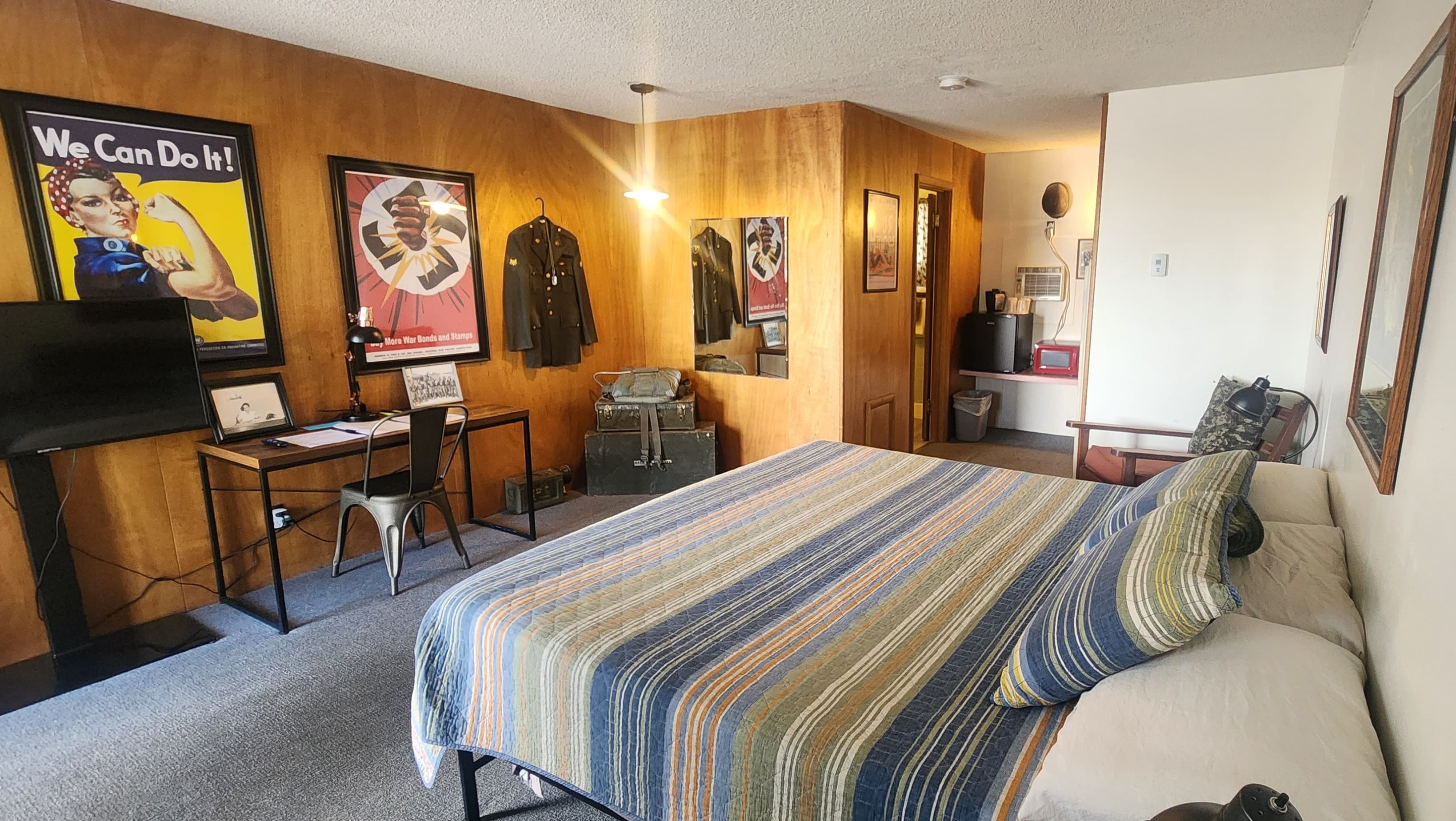 Room 11 hotel room the Reveille room